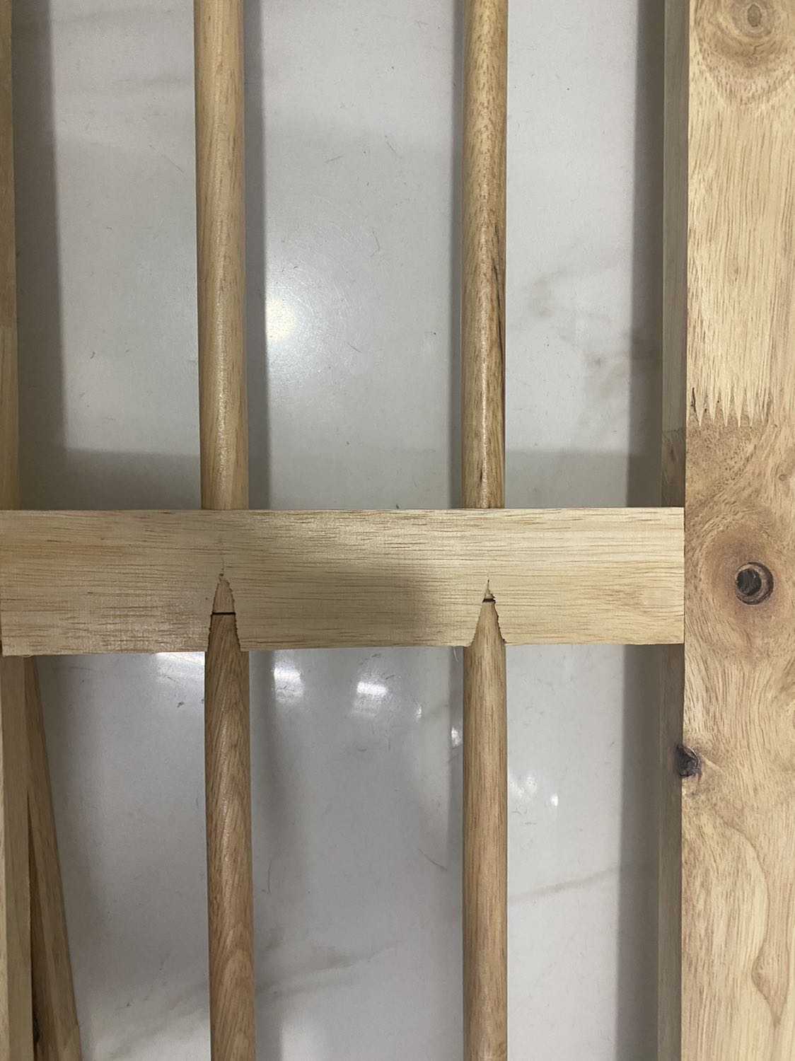 Hàng bị lỗi rồi, thất vọng đi thôi, mấy cái lỗ để vặn ốc vô không đều nhau, mình vặn ốc siết ko vô lun, kệ nhìn yếu qá chừng, chắc để dép thôi cho chắc ăn, haizz