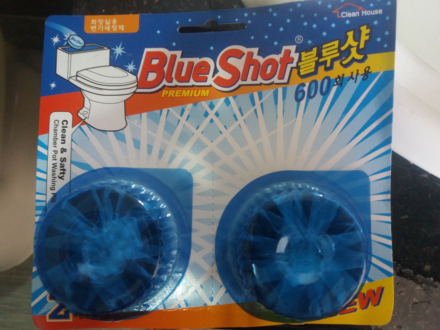 đã dùng thử, mặc dù gần như k thấy mùi thơm nhưng cảm giác sạch hẳn, nhìn cũng lịch sự hơn. Giải pháp rất thông mình, đỡ phải cọ toilet thường xuyên :)