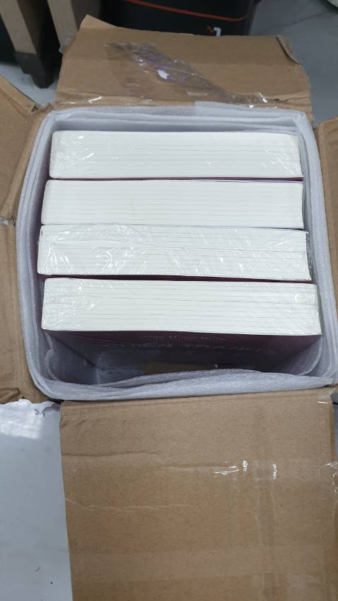 Shop đóng gói cẩn thận, giao hàng ok. Chất lượng tạm ổn, gáy sách dán keo phù hợp với giá tiền. Vừa nhận sách mà shop đã giảm giá thêm rồi :))))))))