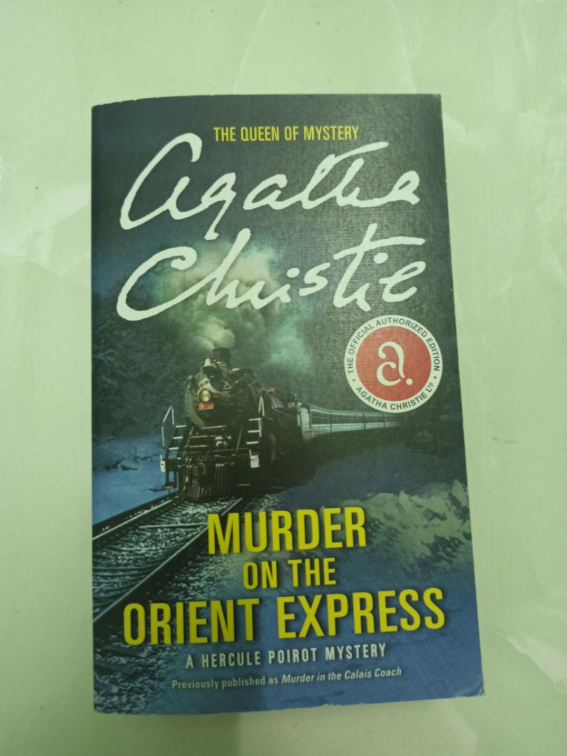 mua về đọc thử mà cuốn nhỏ nhỏ cưng lắm, giấy hơi mỏng nên đọc cẩn thận rách