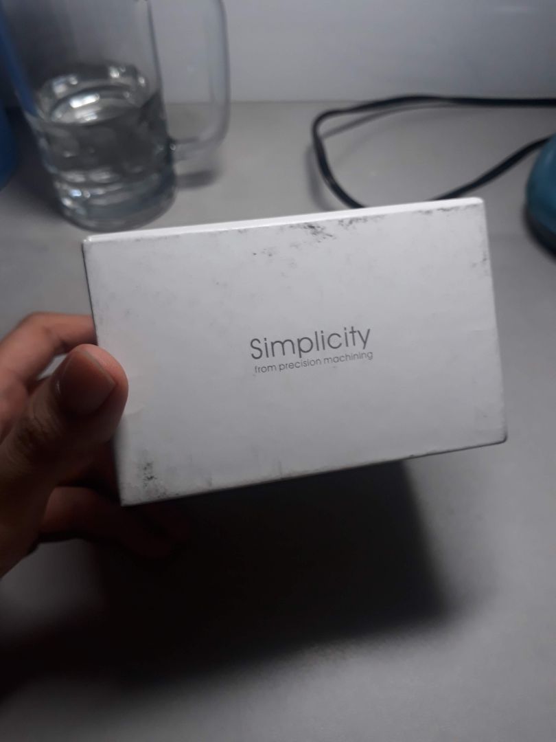 Loa nghe ổn, bass không rõ lắm được cái giọng to rõ ràng. Sạc nhanh, nghe được tầm 3,4 tiếng liên tục. Với tầm giá này thì đáng mua. Điểm trừ duy nhất là hộp bẩn, cũ, phần đế của loa mình hơi xước nhẹ nên trừ 1 sao. Loa nghe ổn, bass không rõ lắm được cái giọng to rõ ràng. Sạc nhanh, nghe được tầm 3,4 tiếng liên tục. Với tầm giá này thì đáng mua. Điểm trừ duy nhất là hộp bẩn, cũ, phần đế của loa mình hơi xước nhẹ nên trừ 1 sao.