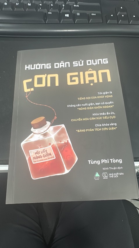 Sách đẹp, nội dung cũng rất bổ ích. Giúp mình lý giải cơn giận đến từ đâu và nguồn gốc của cơn giận cũng như cách giao tiếp hiệu quả hơn.