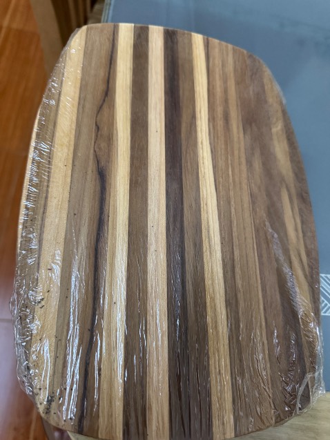 Thớt chắc 5 năm rồi chưa bán cho ai, cũ, bụi bám quá trời