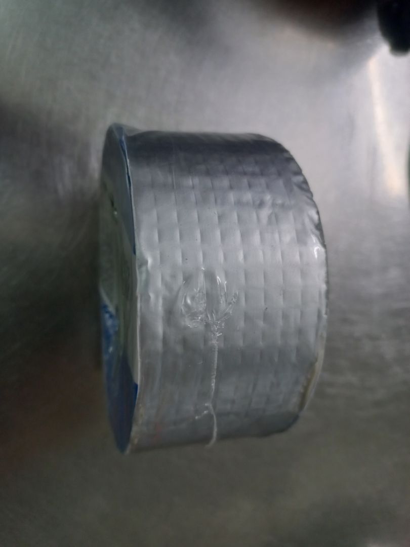 giao hàng rất nhanh. đóng gói chắc chắn. dán dễ. chưa biết dính chắc được bao lâu.