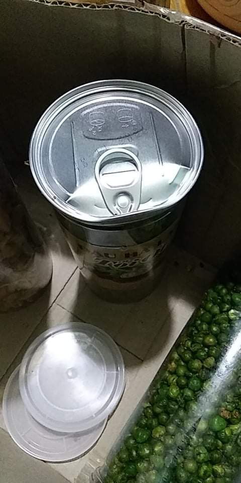 tiki giao hàng đúng hẹn.. mình đặt 2 hũ hạt điều, 2 đậu hà lan, 1 dong biển.. 1 lọ bị bung nắp.. mong shop kiểm tra hàng cẩn thận.. mình chưa ăn lên chưa đánh giá được. cho shop 4 sao