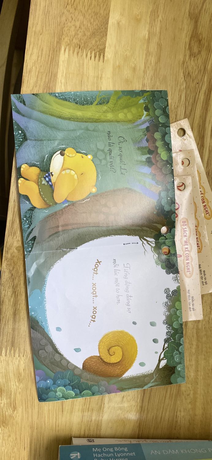 Bộ sách gồm 10 cuốn với các câu chuyện hay, giấy bóng, hình ảnh dạng hoạt hình, dễ thương, mình mua cả 3 bộ cho bé đọc trc khi đi ngủ