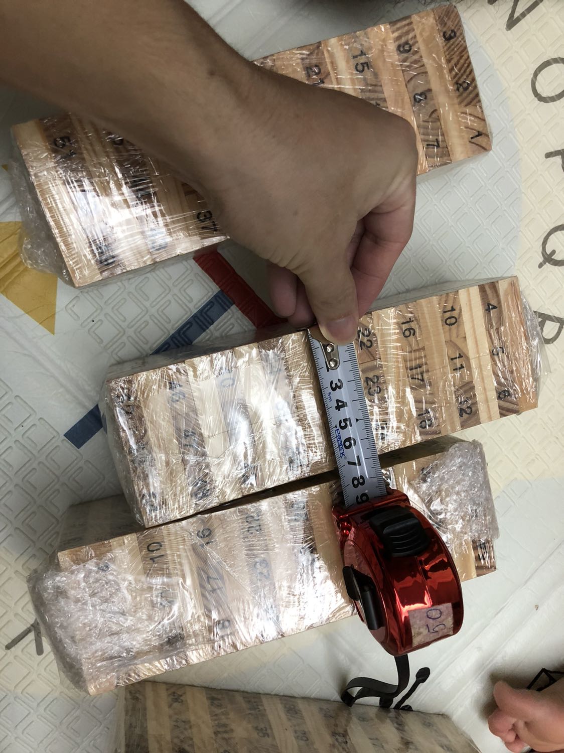 Phù hợp với giá tiền. Đăng cái hình lên để mn biết các cạnh nó ko bo tròn như loại giá cao hơn đâu á