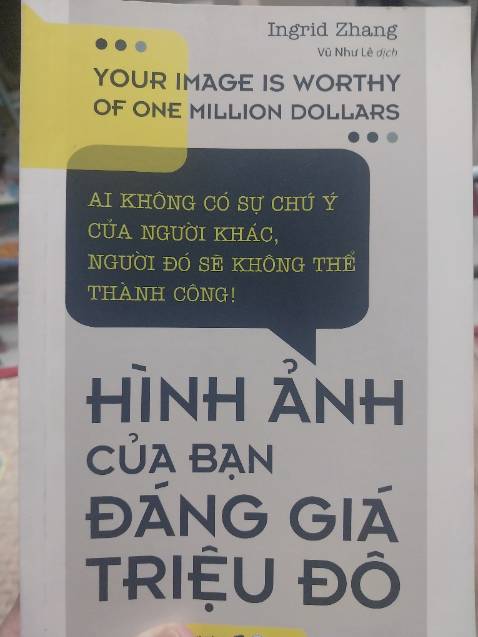 Tiki luôn là nền tảng duy nhất tới thời điểm này mà mình mua sách nên không có điểm gì để chê về chương trình sale, tốc độ và chất lượng giao hàng của Hãng. Khả năng rất cao các bài review của mình sẽ luôn là 4 hoặc 5 sao và sách nào hay lắm mình mới review.
  Về sản phầm thì phải nói đây là một cuốn cẩm nang cực kỳ nổi tiếng và phổ biến và nếu bạn để ý thì các video/ bài viết chỉ cách ăn mặc/ giao tiếp/ phong thái trên mạng hình như đều tham khảo nội dung cuốn sách này. Đây là những chỉ dẫn cơ bản, thiết yếu bạn phải chuẩn bị tốt trước khi bước vào đời đặc biệt là cho ai có thái độ xem nhẹ vai trò của hình tượng mà chỉ đặt nặng trình độ. Chúc các bạn mua và đọc sách vui vẻ nhé !!!