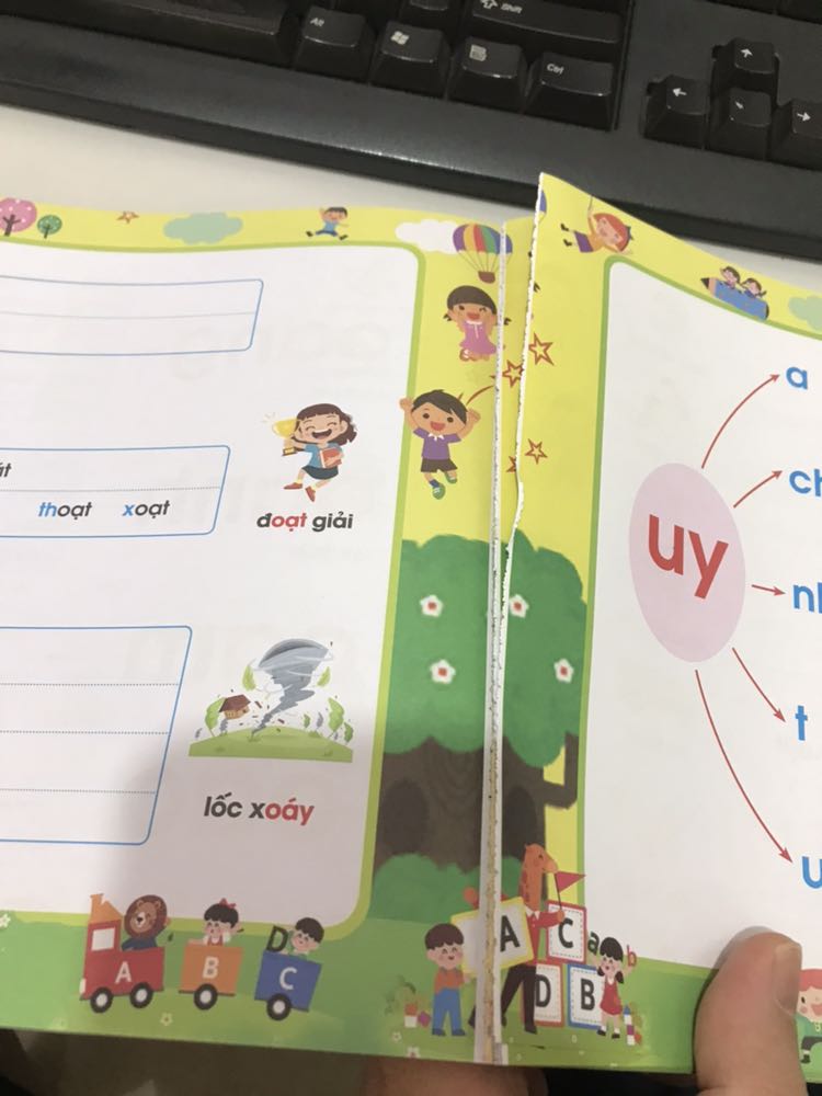 Đóng gáy rất dở. Sách vừa mua đã rách.