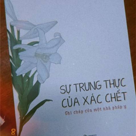 Sách đến tay mình vẫn nguyên vẹn, không bị móp hay trầy xước gì cả.
Nội dung sách mới lạ, trước giờ mình chưa từng đọc qua thể loại như này nên thấy thú vị cực. Một xác chết sẽ luôn nói sự thật. Nội dung trong sách khá bổ ích, có nhiều khía cạnh mà chúng ta chưa từng nhìn thấy hoặc thấm chí chưa từng nghĩ đến về nghề khám nghiệm tử thi. Nếu bạn tò mò về chủ đề này thì nên đọc thử, thật sự là một quyển sách hay đó!