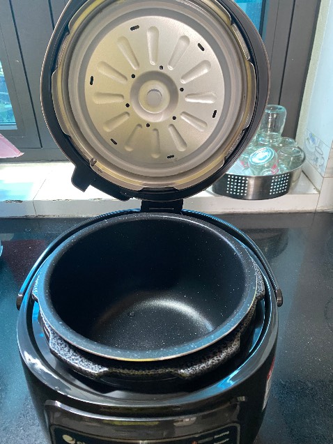 Mình nhận được nồi hầm đa năng loại nhỏ 2,5 lít phù hợp cho gia đình ít người mình mua lần 2, lần đầu mua cho con dùng thích quá giờ mua cho mình. Nồi đẹp hầm lại nhanh mình săn được giá giảm ngày 5.5, mọi người cứ yên tâm mua nhé.