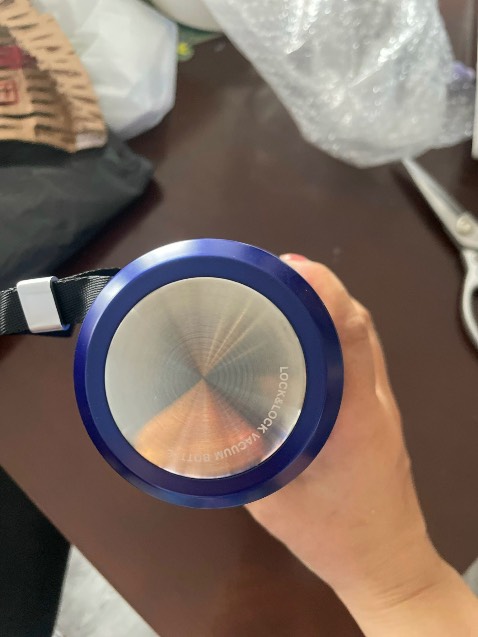 Sản phẩm rất là đẹp ạ.. nhìn sang . Chất lượng thì tin tưởng lock lock .bình khá bự nhé. Nữ xài hơi mỏi tay. Nam xài ok nek. M mua cho ck.