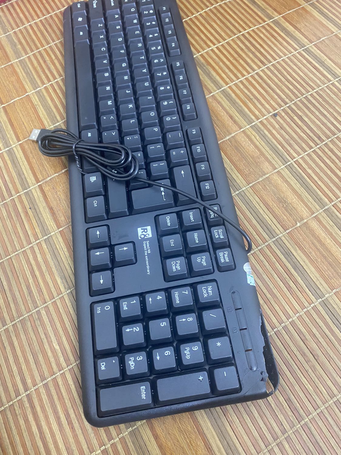 Hàng vừa mới nhận đóng gói kém chất lượng bàn phím đã bị vỡ Hàng vừa mới nhận đóng gói kém chất lượng bàn phím đã bị vỡ