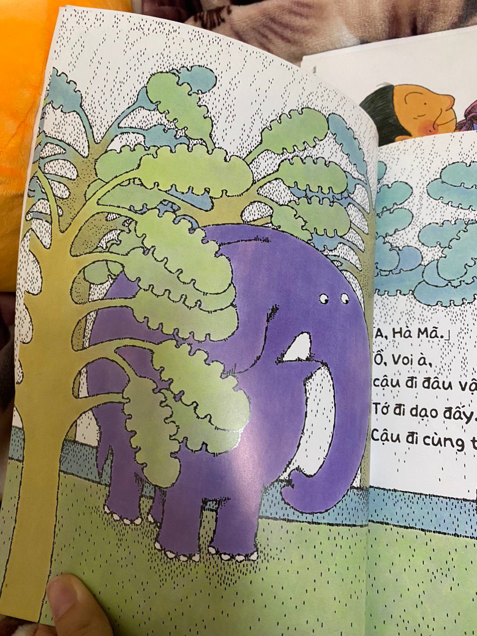 đầu tư sách cho con thì mẹ ko tiếc, mà con nhà mình rất thích sách ehon của bên mogu. cho shop 5 sao