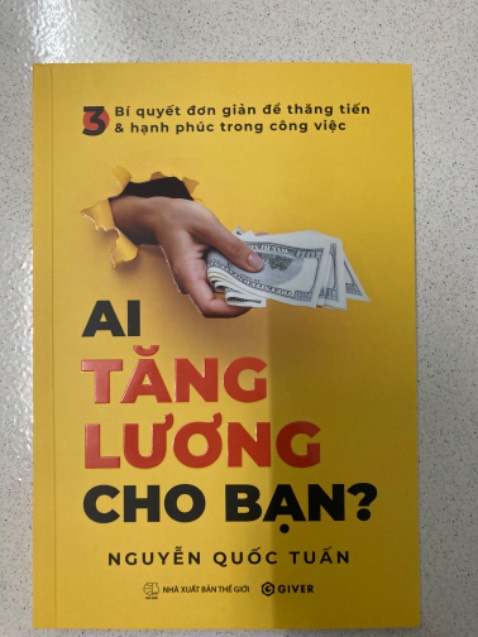 Tất cả mọi vấn đề mình đang gặp phải đều có trong cuốn sách. Sự thật đúng là, luôn là “Sách không thật sự dạy cho chúng ta điều gì mới mẻ. Sách chỉ đơn giản giúp ta nhìn thấy những gì có sẵn bên trong con người mình.”
Mình đã hoàn toàn quên những điều trong sách đề cập. Giờ mình không dám quên nữa.
Cảm ơn tác giả, cảm ơn NXB Tất cả mọi vấn đề mình đang gặp phải đều có trong cuốn sách. Sự thật đúng là, luôn là “Sách không thật sự dạy cho chúng ta điều gì mới mẻ. Sách chỉ đơn giản giúp ta nhìn thấy những gì có sẵn bên trong con người mình.”
Mình đã hoàn toàn quên những điều trong sách đề cập. Giờ mình không dám quên nữa.
Cảm ơn tác giả, cảm ơn NXB