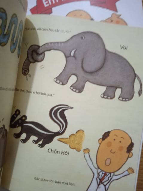 các mẹ nên đọc cho con theo hướng tương tác, nói giọng hoạt hình con sẽ rất thích. em bé nhà mình ngày nào cũng ngóng tới giờ mẹ đọc cho nghe