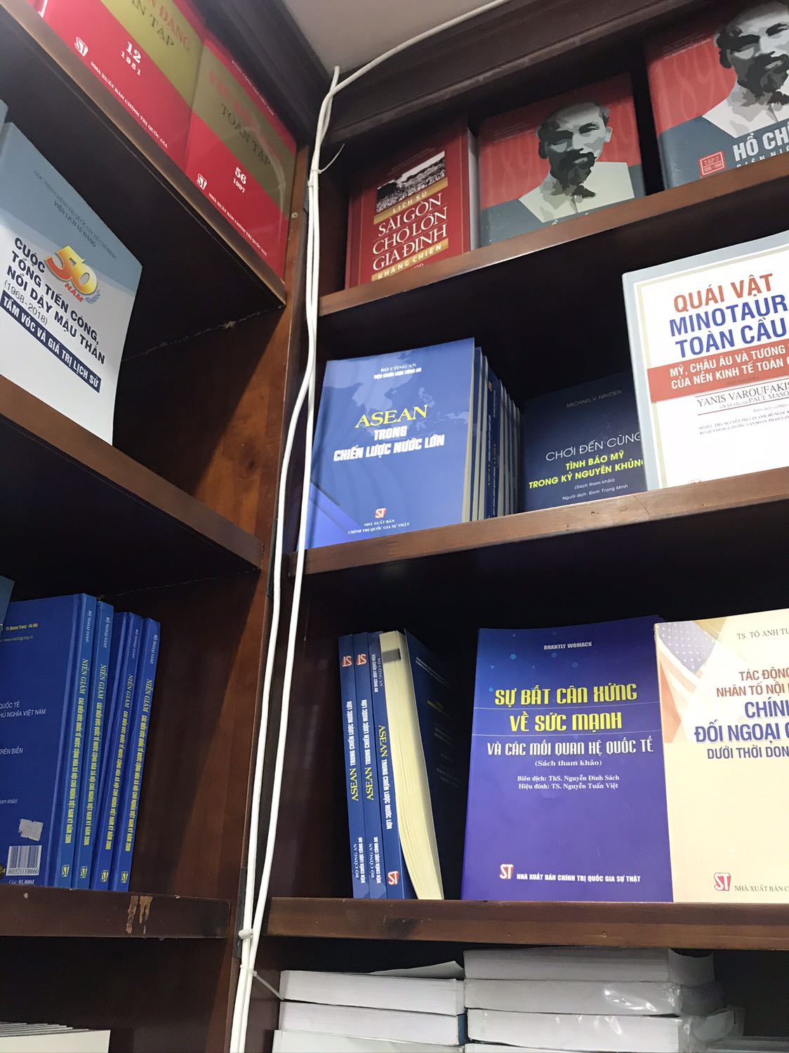 Mình ko chụp hình nhưng lấy hình tương tự có tên sách để lấy xu nhe :)