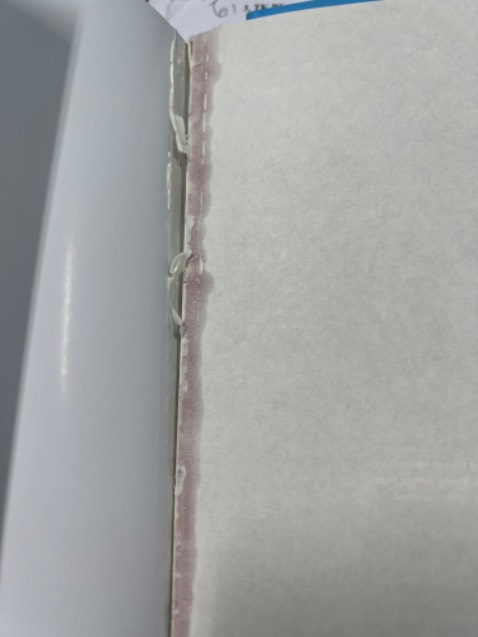 Sách vừa nhận nhưng đã bị bong bìa, bẩn