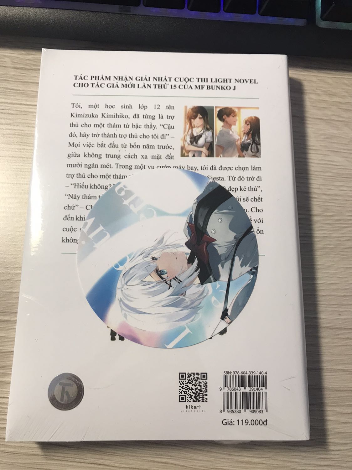 giao hàng rất nhanh và sách còn nguyên vẹn, nói chung mọi thứ đều tuyệt vời 🌟 đọc sách có lẽ sẽ hay hơn anime =)))))