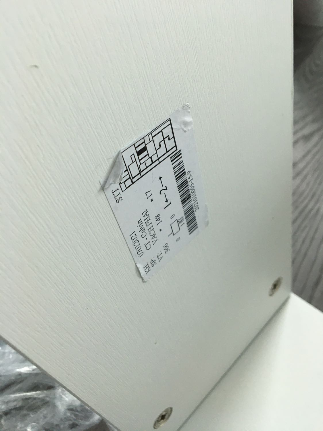 Ván đẹp. Đầy đủ hướng dẫn và dụng cụ rất dễ lắp. Thành phẩm như hình rất đẹp.

Nếu có điểm trừ thì đó là miếng sticker ở khắp mọi ván mất cả buổi để bóc ra phải bằng baking soda mới sạch ...