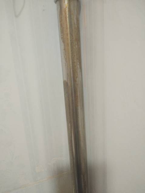 lau nhà sạch,  dễ sử dụng.  vắt mau khô,  nhưng có một chuyện là thân inox mau rỉ sét quá.  Xài mới một lần đã vầy rồi.