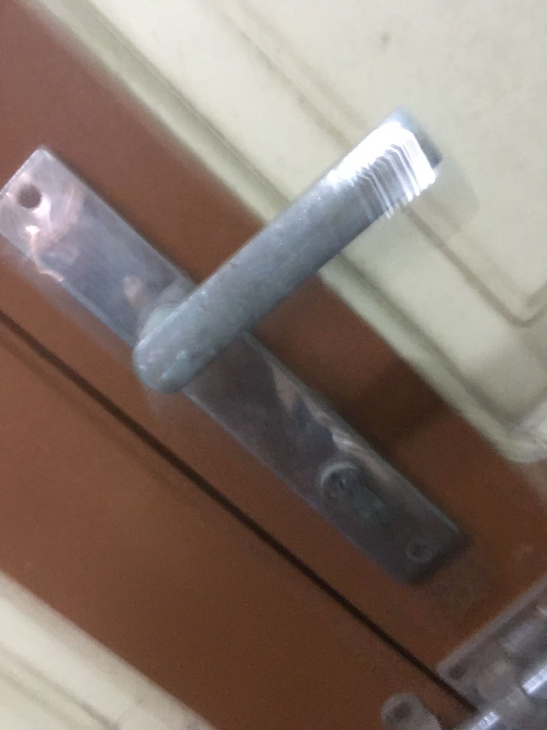 Rất đẹp. Nhận hàng mà ưng ý quá trời quá đất luôn. Tiki bán hàng rất tin tưởng. Đẹp về mẫu mã. Đồng hồ rất nặng, sáng bóng, dây mềm mại, rất êm tay. Hàng chất nên rất hài long, sản phẩm có phiếu bảo hành. Hộp chính hãng, đóng gói chắc chắn. Cho shop năm sao nhé, chúc shop buôn may bán đắt. Sẻ ủng hộ thêm cho shop