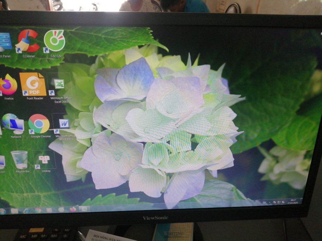 Giá rẻ, sản phẩm tôt, màn hình săc nét, nên mua sử dungj