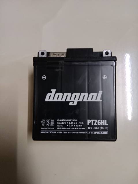 ắc quy to, khởi động tốt, có điều vị trí bắt ốc nằm ngang hơi vướng khi để trong xe máy, còn lại ok