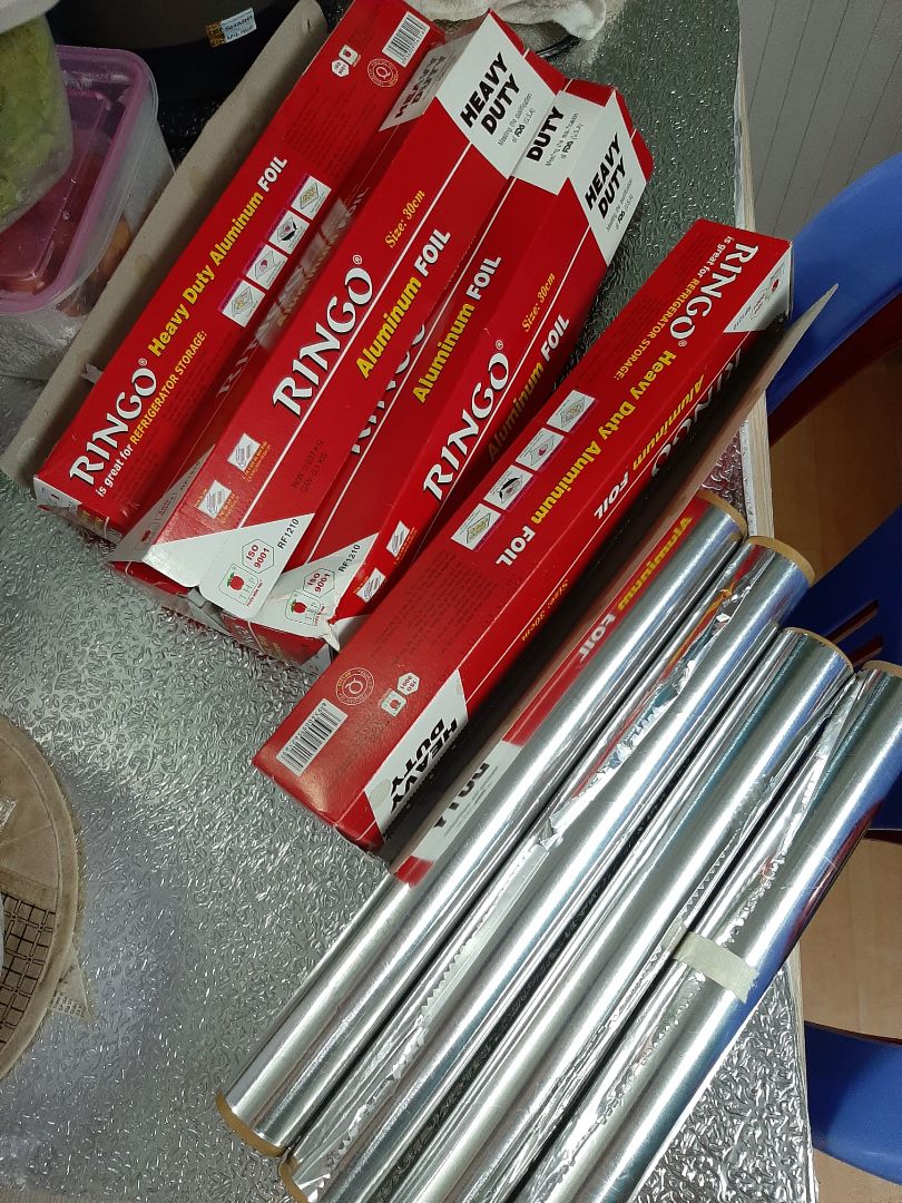 Mở ra xài mà bị cắt gần hết cuộn giấy bạc, còn lại mỏng dính y như hình, và mình nghĩ là khá phù hợp với giá, NHỈ? không chấp nhận được, shop bán kiểu này chẳng khác nào chửi khách hàng, kiểu như này thì mày thích đồ rẻ nhá, thì tao cho đồ rẻ, mình mua, bữa nay mới lấy ra xài thì mở ra y như hình, mình ko muốn mắng vốn tiki, nhưng đại hạ giá kiểu này thì quá tệ, ko biết có cho đổi trả ko nữa, 105k 4 cuộn