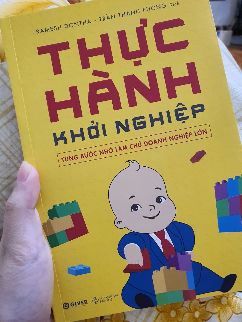 thấy ra là mua luôn, mỗi cuốn sách đều hữu ích với mình. Hy vọng cuốn này cũng mang tới điều tương tự. Tập tành khởi nghiệp nhận được tài liệu đi kèm hay quá