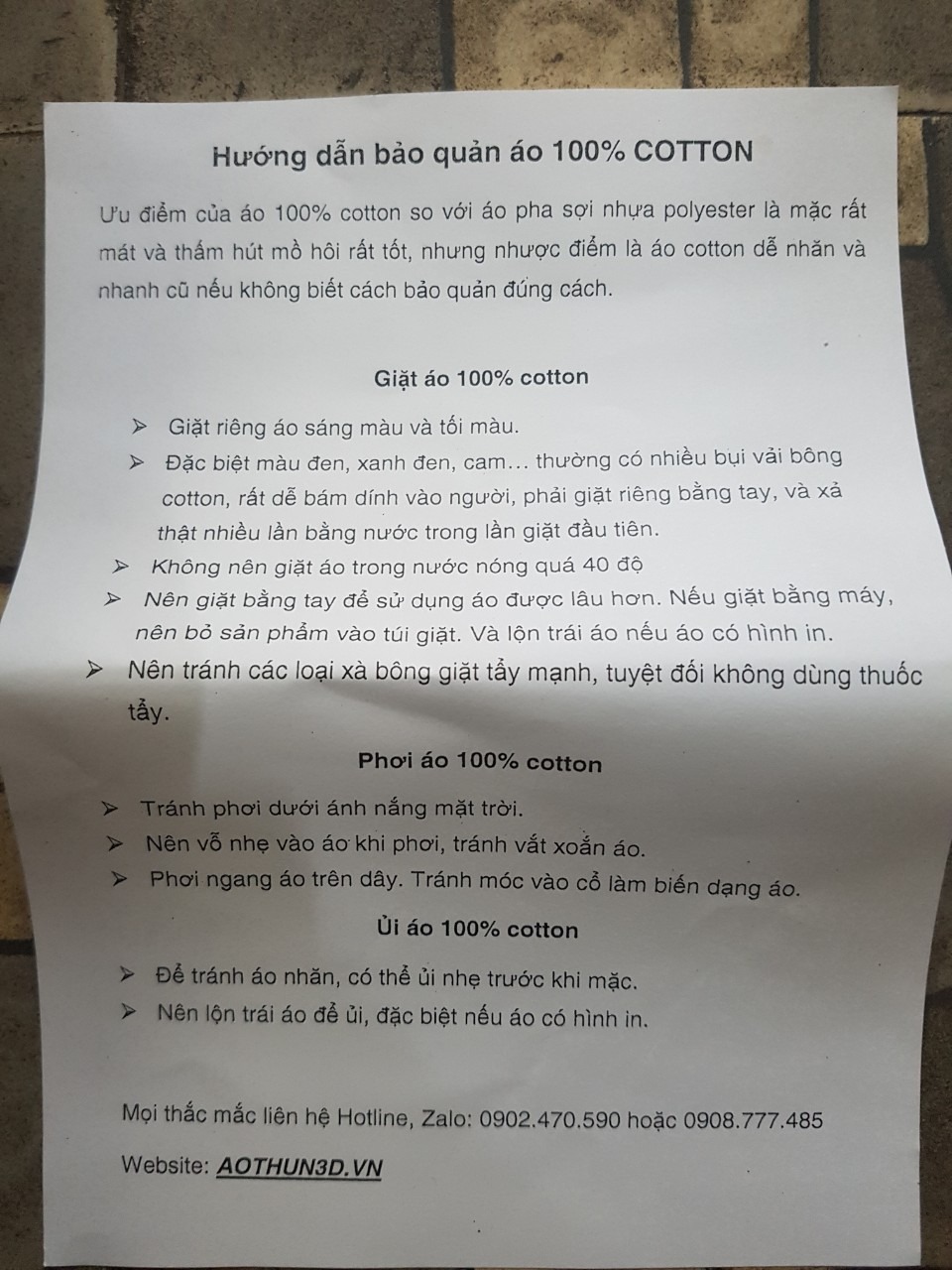 Hàng giống như hình, giặt nước đầu không bị ra màu quá nhiều, mặc thử rất thoáng mát. Shop phục vụ rất chu đáo, gửi kèm cả thư cảm ơn và hướng dẫn bảo quản áo 100% cotton. Chỉ tiếc là mặc hơi chật, nhất là phần cổ tay, túi ngoài nhỏ, giá mà màu vàng, màu đen có size lớn hơn giống màu tím cẩm  thì mình đã mua thêm luôn rồi.
