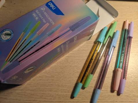 Mực ra đều, đẹp, màu xanh giống với bút bi xanh Thiên Long. Cảm ơn shop vì sản phẩm chất lượng, giao hàng đúng hẹn ạ💓