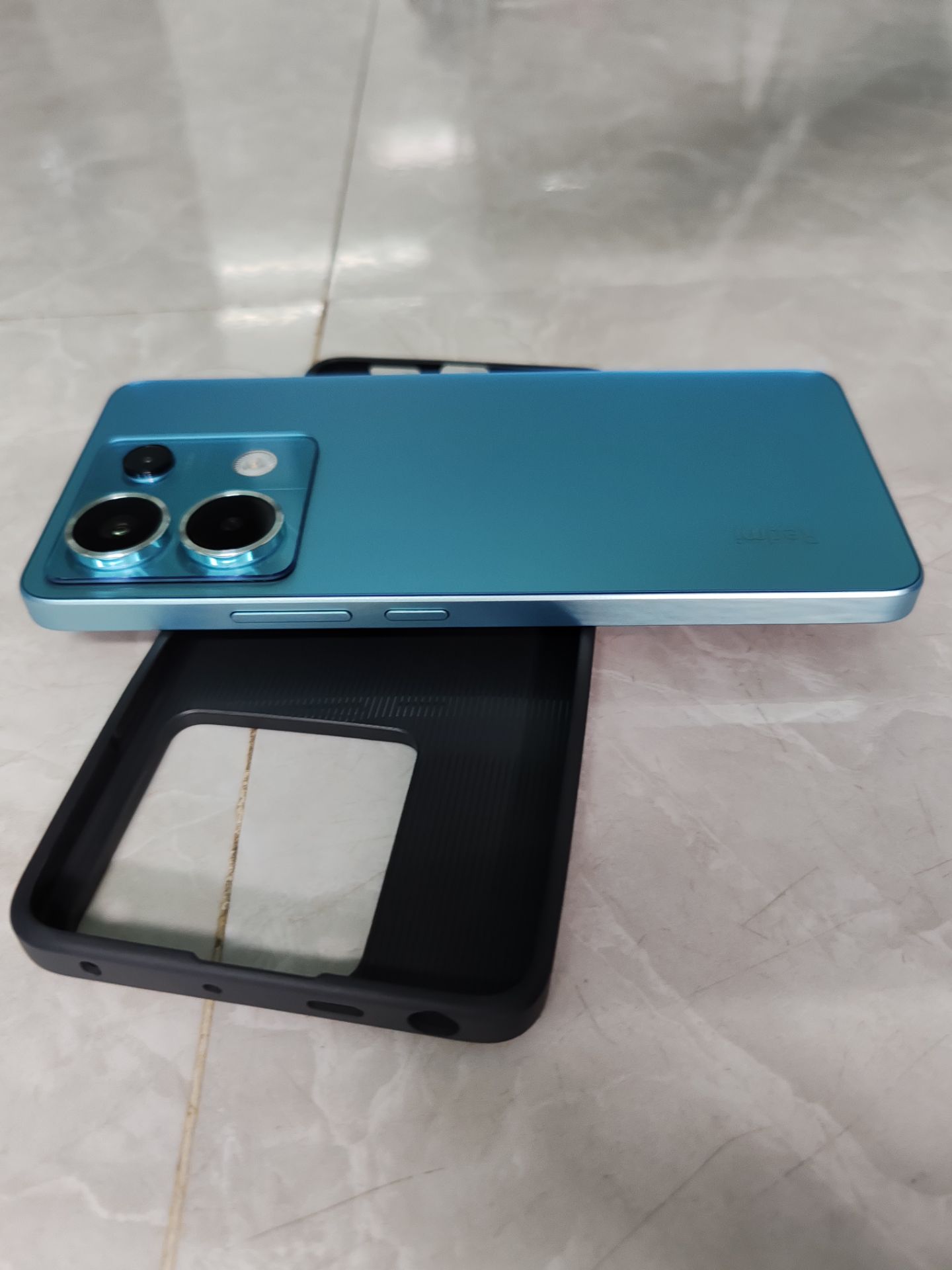 Đặt màu trắng không có thì thôi gửi màu xanh đi nữa đường mới nhắn kêu nhận giùm
Máy xách tay không có NFC cũng chấp nhận được gọi hỏi thì cam kết là có
Không tôn trọng khách tí nào
Shop gì làm ăn kỳ lạ