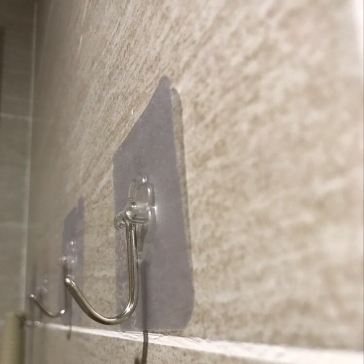 Đợt đầu shop giao hàng tốt, đợt 2 thì giao sản phẩm rất tệ! 
Để đề phòng hàng dỏm, mình đã chấp nhận mua của shop với giá cao hơn shop khác đến 4 lần, vậy mà shop lại giao hàng đểu cho mình, móc không chịu nổi những vật rất nhẹ! Cực kỳ thất vọng! Nếu shop có tâm, mong shop cho mình đổi trả hàng lại!