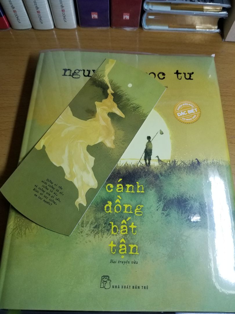 Nội dung sách thì không phải bàn rồi. Sách của chị Tư luôn mang âm điệu đượm buồn da diết, vừa mộc mạt giản dị.
Phần tranh minh họa mình đáng giá là đẹp nhất trong bộ 3 bản đặc biệt của NXB Trẻ.
Tiki bookcare đợt này cũng rất đẹp.
Nói chung là rất hài lòng!