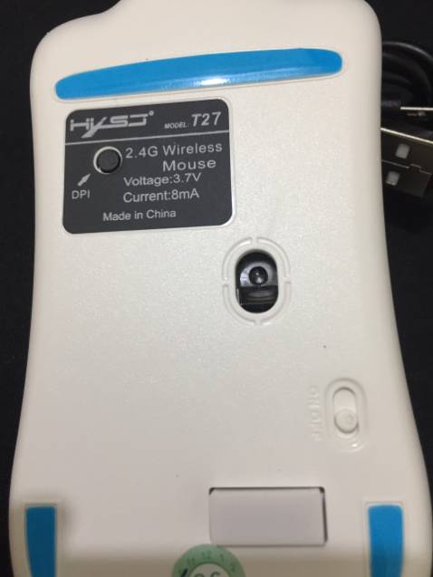 Chuột nhìn thiết kế đẹp, mềm mại cầm vừa tay khá thích 
hàng đầy đủ tem, mác chuẩn Hãng