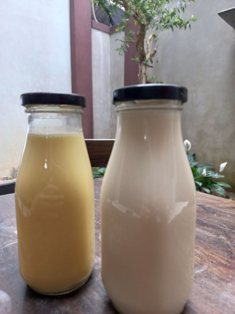 Sản phẩm nên mua. Lúc đầu mình có phân vân giữa dòng máy 2 cối vì sợ ám mùi giữa món nóng và món lạnh nhưng sản phẩm mới có tháo lưỡi xay được nên ưng luôn 😀 (hy vọng chốt tháo lắp bền hoặc dễ thay thế).
Sản phẩm đẹp, sang. Sữa/ cháo xay mịn. Độ ồn thấp (so với một số loại máy khác mình được xem) lúc nấu có đảo nhẹ, khoảng 8-9 phút cuối xay mạnh nhưng vẫn chấp nhận được dù đứng gần. Nói chung là hài lòng với sản phẩm 🙂.