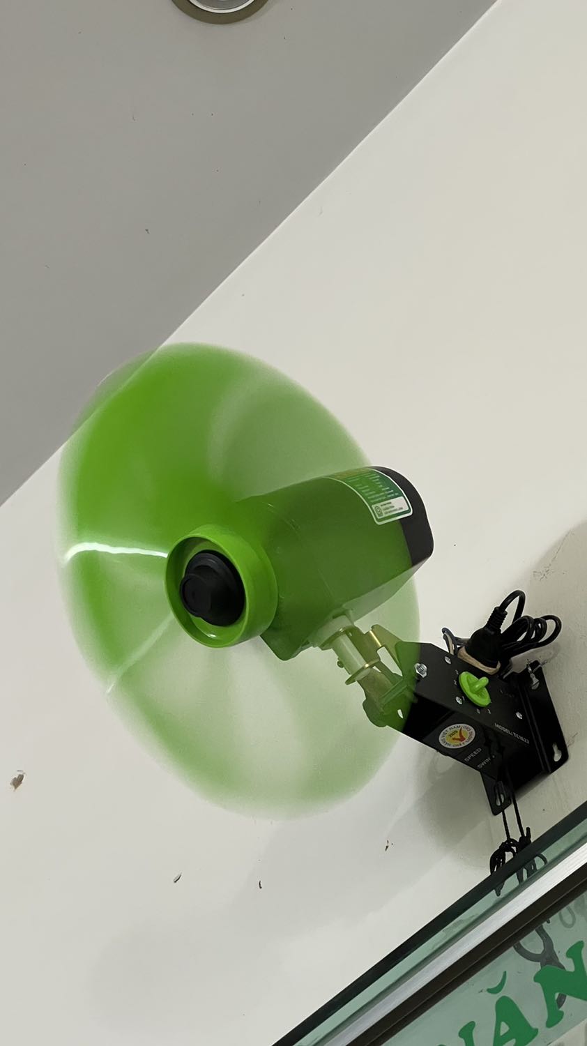 Giao 2 cây quạt thì 1 cây oke và 1 cây kêu rung lắc mong shop hỗ trợ đổi cho cây quạt khác Giao 2 cây quạt thì 1 cây oke và 1 cây kêu rung lắc mong shop hỗ trợ đổi cho cây quạt khác