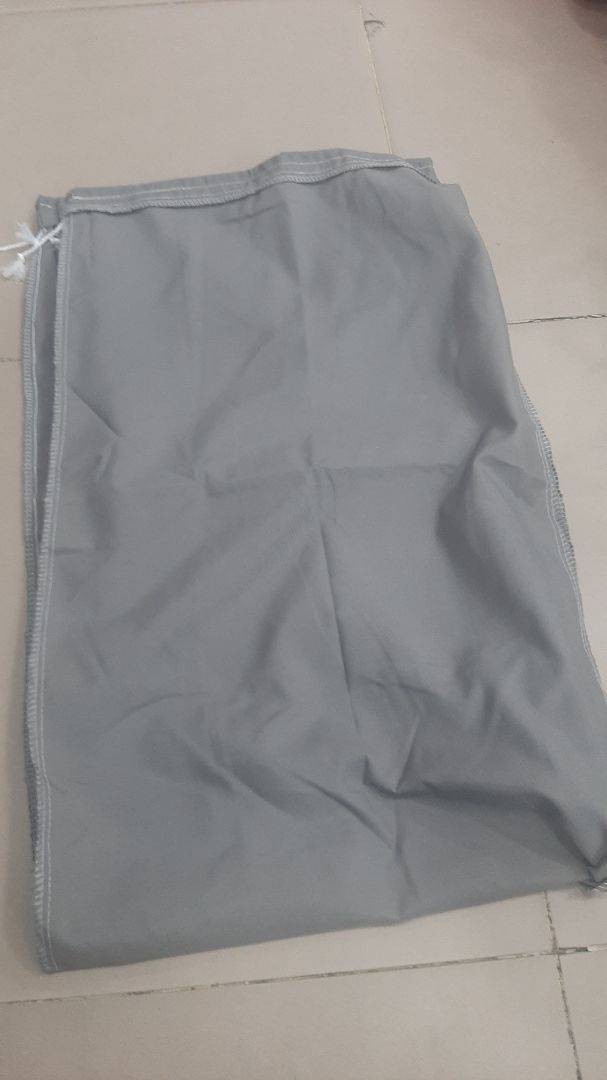 bộ ga và 2 gối nằm vải đẹp,mát.
còn vỏ gối ôm thì màu sắc,vải tệ...shop ko nên tặng quà kém chất lượng như này cho khách