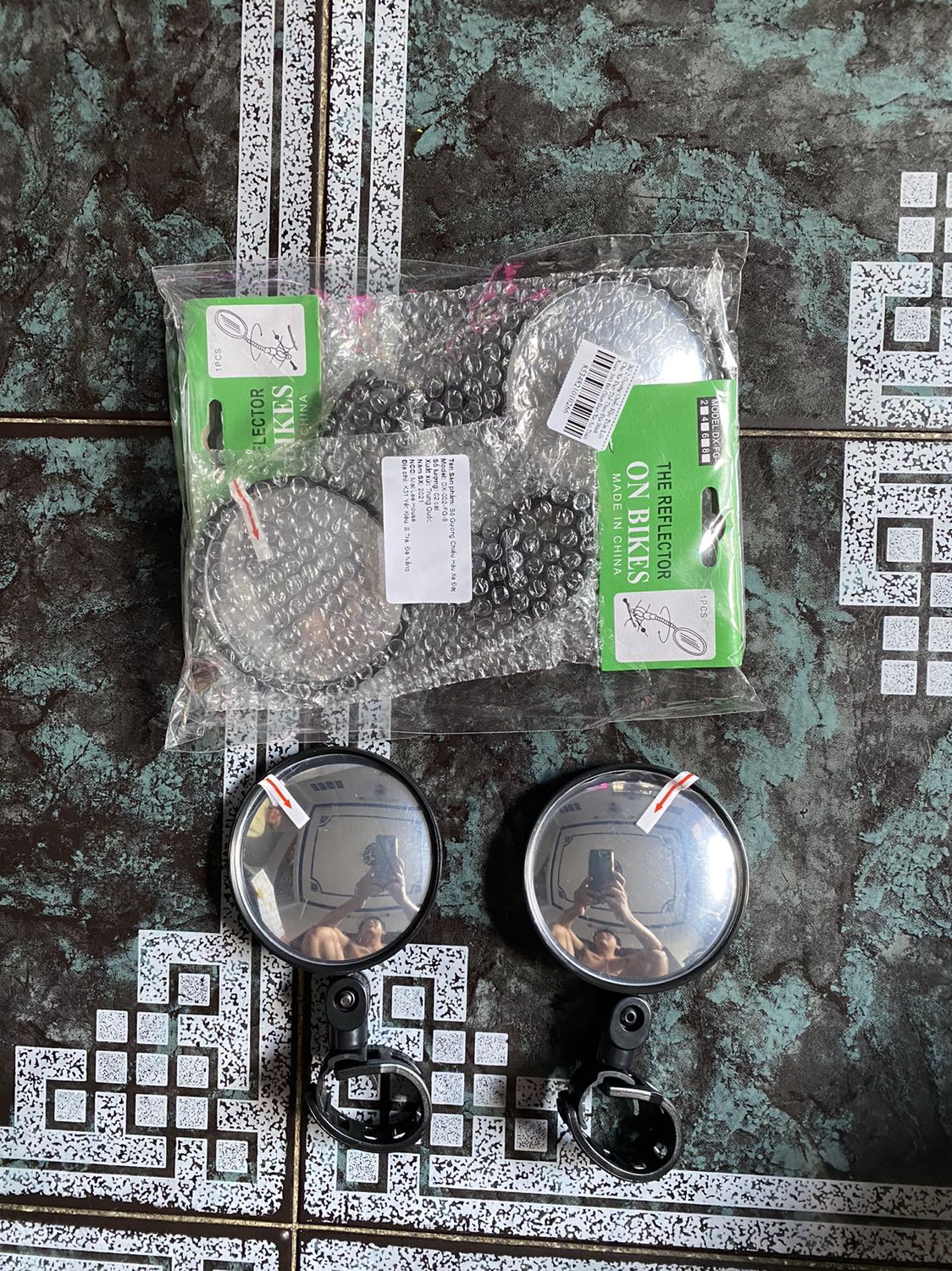 Kính nhìn rất ok và gọn, chắc chắn. Sản phẩm ưng ý!