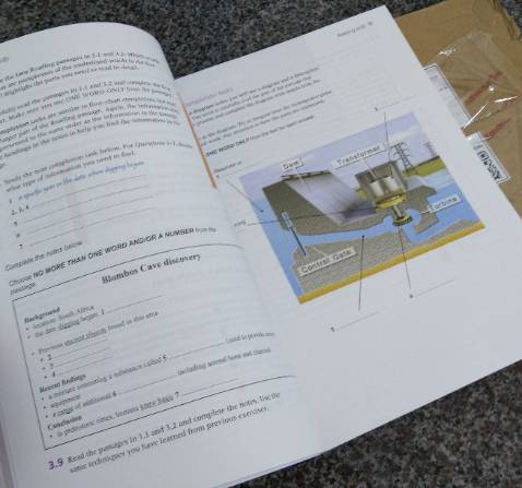 Sách Đóng gói rất cẩn thận. Chất lượng giấy và mực in rất tốt phù hợp với giá tiền. Sách kèm đĩa CD-ROM đầy đủ. Tuy nhiên thông tin cập nhật về trạng thái đơn hàng không rõ ràng gây khó khăn khi chờ đơn hàng hơn so với sản phẩm của tiki trading.