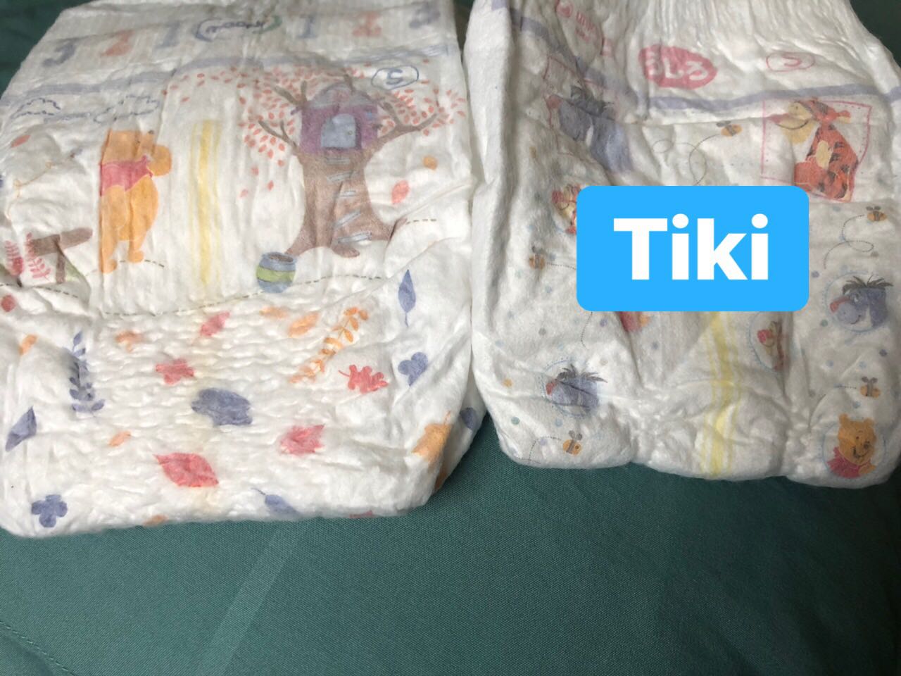 Hàng k đúng chuẩn như tiki nói, đăng bán mẫu khác khi giao lại mẫu khác, chất lượng cũng kém nốt luôn, rãnh ôm bo thì k có, độ co giảm kém, chất liệu k thấm hút kém, đây là hình ảnh cũng 1 sản phẩm 1 cái bé mình đang dùng còn cái có chữ tiki là mình mua ở tiki vừa giao cho mình. Cầm 2 miếng tả rất khác biết rất tệ. Hồi giờ mình rất thường xuyên mua hàng Tiki mà k ngờ nay chất lượng Tiki lại kém đến vậy. Yêu cầu có câu trả lời cho mình