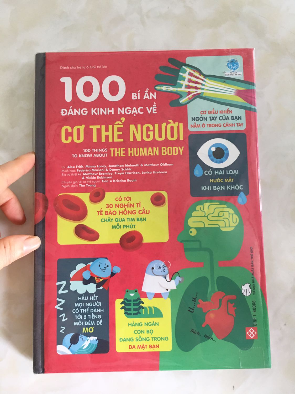 Quá tuyệt khi mua sách ở Tiki! Hàng giao thùng còn nguyên vẹn đẹp quá còn không muôn bóc! Sách được bọc cẩn thận cả túi bóng nha mọi người! Chất lượng giấy rất đẹp!  Nội dung hấp dẫn bắt mắt cho cả người lớn và bé! Bìa cứng nha! Nói chung sách của nxb Đinh Tị là ưng lắm nè!