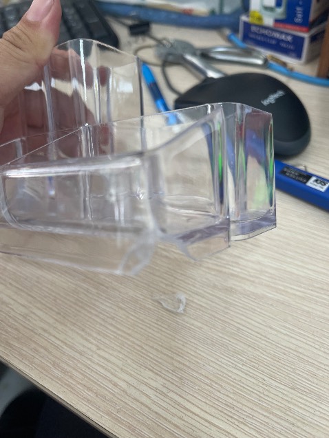 Vừa mở ra đã bể 1 góc rồi