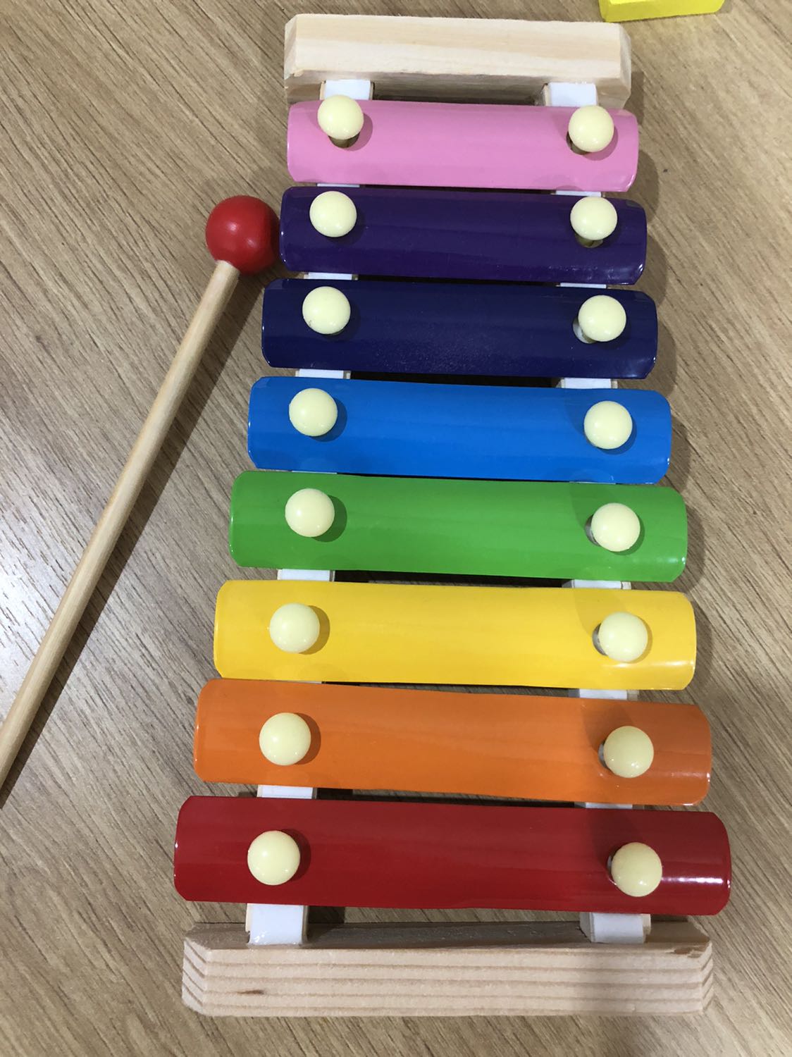 2 bạn nhà mình rất thích! bạn nhỏ 2 tuổi phù hợp với đàn, xếp tháp, khối hình trong khi bạn lớn hơn thích chơi lắp ghép! rất hài lòng với bộ đồ chơi này