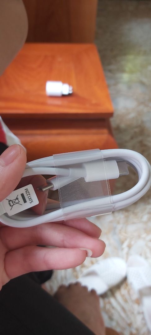 bọc kĩ, hộp đựng đẹp, dây dài, sạc cx khá nhanh