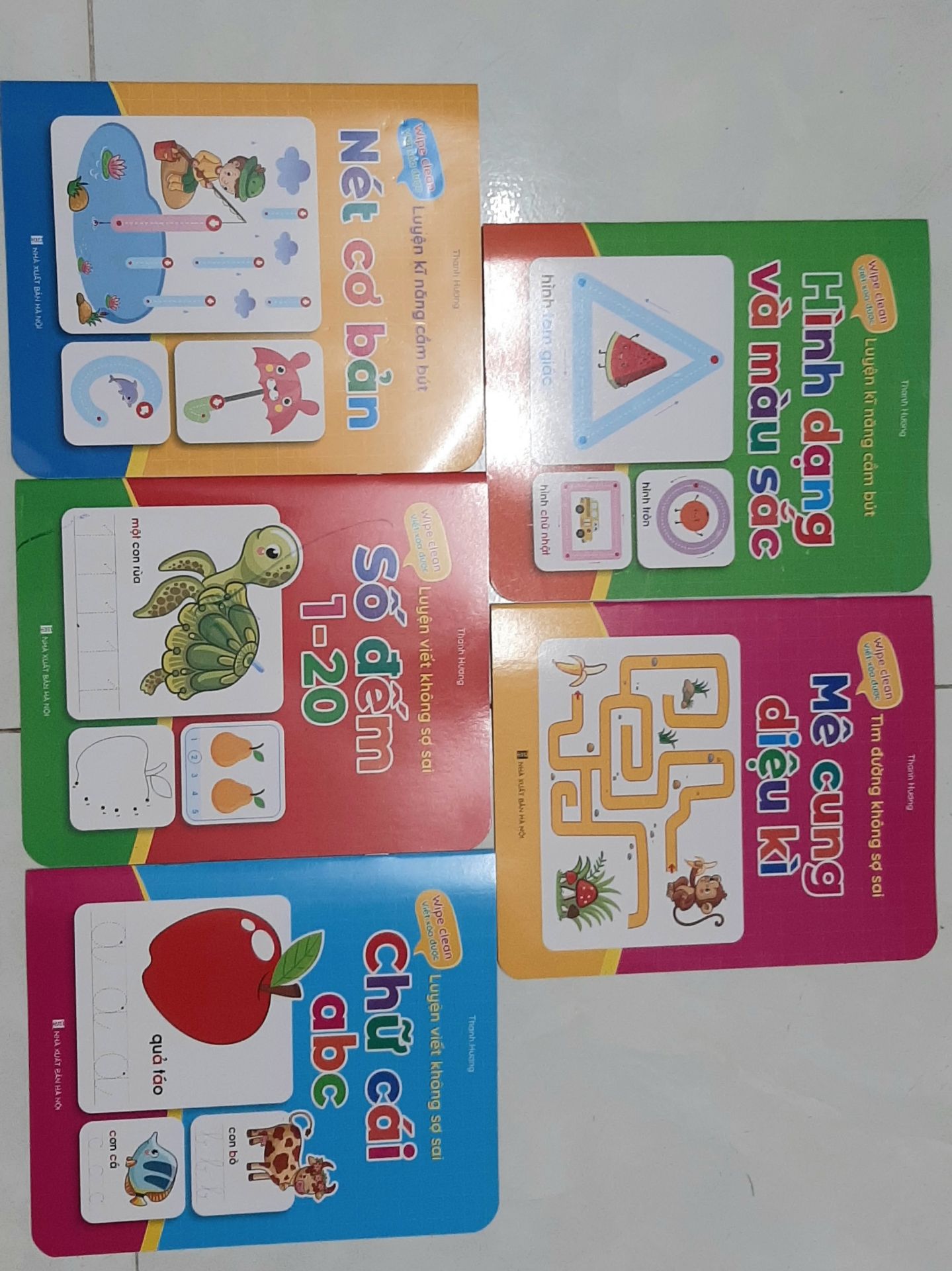 nội dung phù hợp với bé 3 tuổi nhà mình. Bé thích sản phẩm. màu sắc tươi sáng, chữ rõ nét.