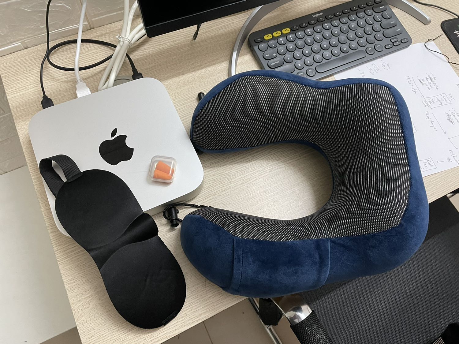 Gối và che mắt rất êm. Chất lượng vượt mong đợi của mình.