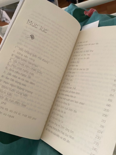 Nửa đêm đọc cuốn này sợ hơn truyện ma nữa, nhất là những chương “Bún chả” và “bánh mì”…vì đọc xong lại thèm ăn mà khuya khoắt, đâu có chỗ nào bán :’))