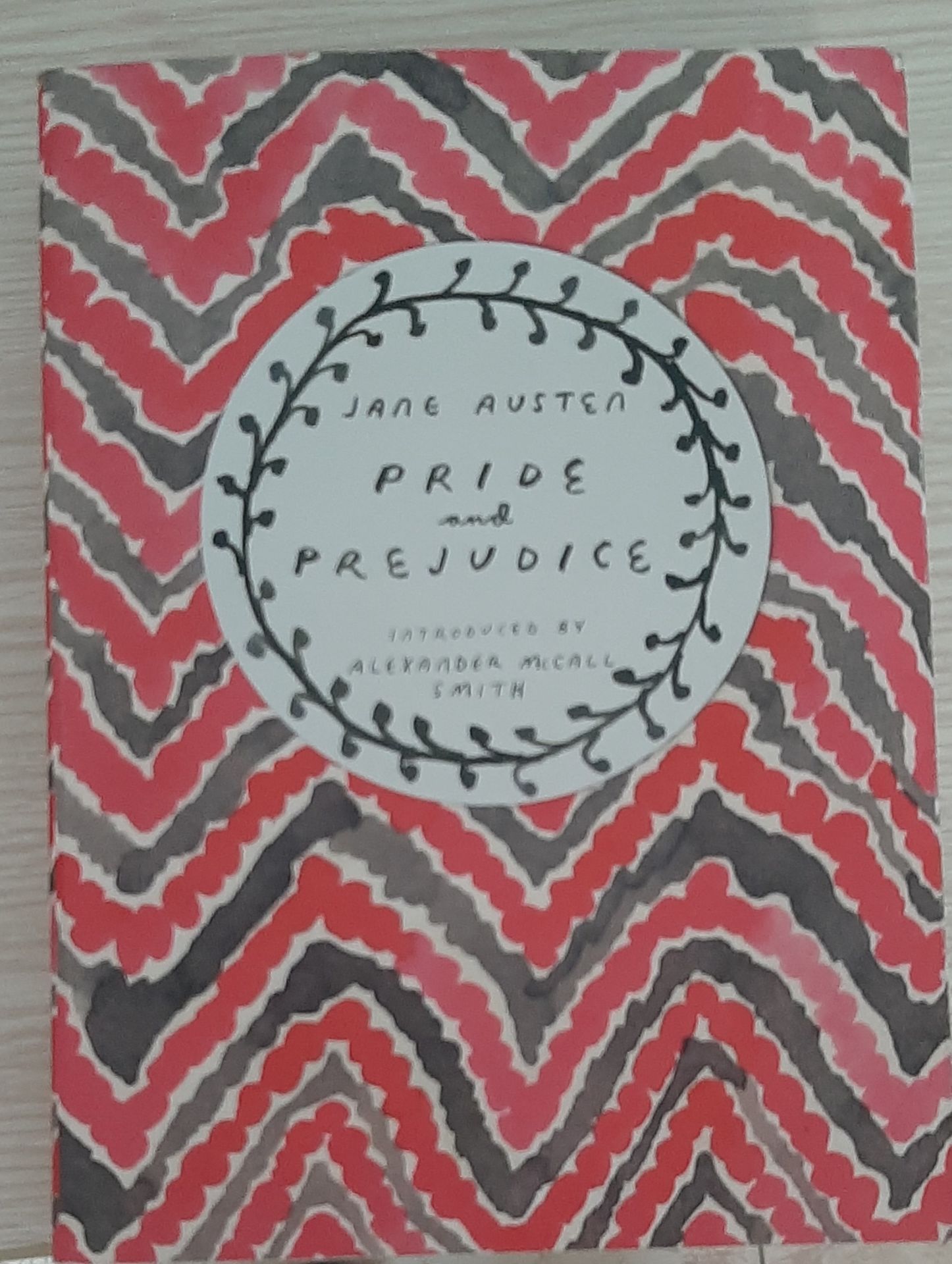 Đây thực sự là một cuốn sách hay về nội dung, đẹp về hình thức. Về nội dung của một tác phẩm kinh điển như thế này, cho phép mình không nhận xét đến nữa. Mình chỉ nhận xét về chất lượng của sách mà thôi.
Sách nhẹ và khá dày, bìa nhìn đơn giản nhưng lại vô cùng bắt mắt. Tuy nhiên, chữ bên trong khá nhỏ cộng thêm là tiếng Anh nên đọc hơi mệt xíu @@
Mình mua lúc Fahasa giảm giá hơn 50% còn được thêm mã khuyến mãi nên cảm thấy rất hời!!!
Cảm ơn Tiki và Fahasa nhé!!! Đây thực sự là một cuốn sách hay về nội dung, đẹp về hình thức. Về nội dung của một tác phẩm kinh điển như thế này, cho phép mình không nhận xét đến nữa. Mình chỉ nhận xét về chất lượng của sách mà thôi.
Sách nhẹ và khá dày, bìa nhìn đơn giản nhưng lại vô cùng bắt mắt. Tuy nhiên, chữ bên trong khá nhỏ cộng thêm là tiếng Anh nên đọc hơi mệt xíu @@
Mình mua lúc Fahasa giảm giá hơn 50% còn được thêm mã khuyến mãi nên cảm thấy rất hời!!!
Cảm ơn Tiki và Fahasa nhé!!!